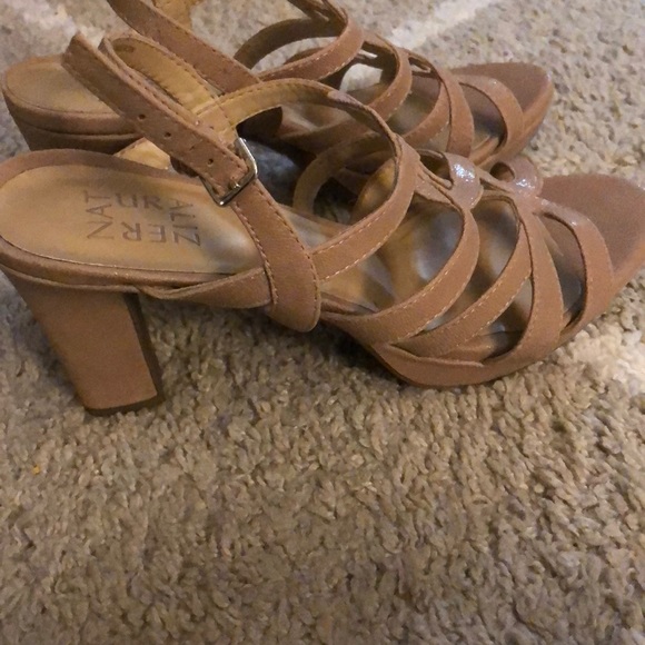 Beige heels - Picture 2 of 4
